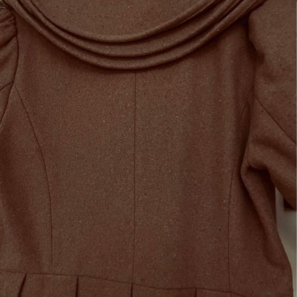 Modcloth Dramatic Twisted collar camel pleated vintage-style coat, size small - Picture 6 of 11